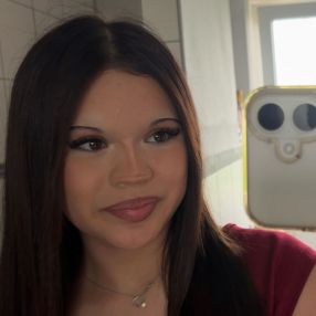 Victoria, Babysitter in Saal an der Saale