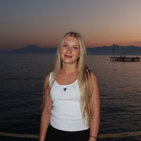 Carina, Babysitter in Frankfurt am Main