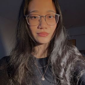 Nina, Babysitter in Kissing