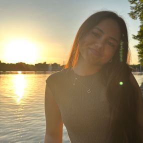 Nesrine, Babysitter in Hannover