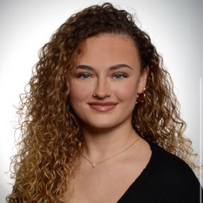 Aylin-Meral, Babysitter in Schwelm