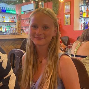 Theda, Babysitter in Kempen