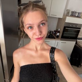 Julia, Babysitter in Baiersdorf