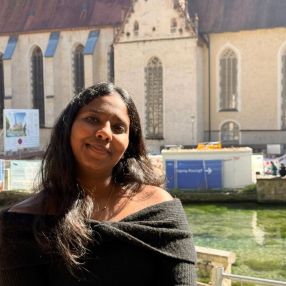 Tholakari, Babysitter in Stuttgart