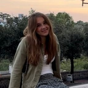 Hannah, Babysitter in Unterföhring