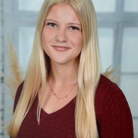 Melia, Babysitter in Detmold