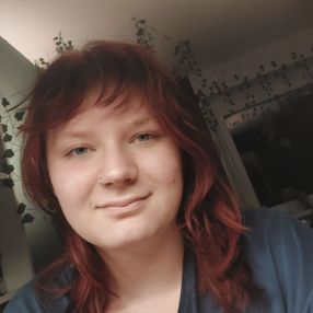 Kenly, Babysitter in Grefrath