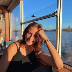 Mia, Babysitter in Stuttgart