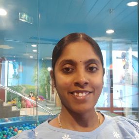 Pavithraa, Babysitter in Essen