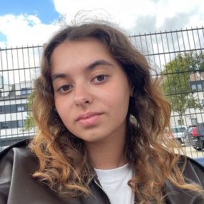 Dilek, Babysitter in Mönchengladbach