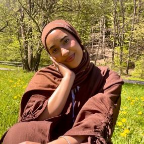 Essia, Babysitter in Kassel