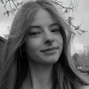 Aaliyah, Babysitter in Greiz