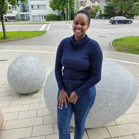Mary Njeri, Babysitter in Haar