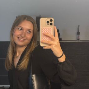 Laura, Babysitter in Bruckmühl