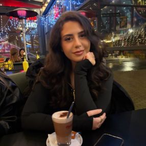 Medine, Babysitter in Duisburg