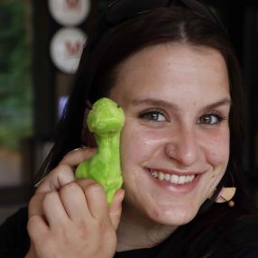 Skadi Angelika, Babysitter in Moormerland