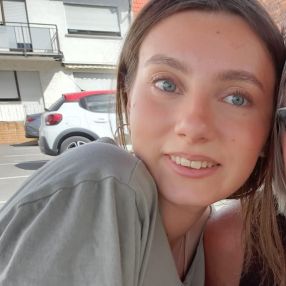 Lea, Babysitter in Hainburg