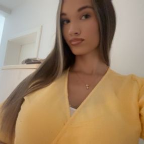 Selina, Babysitter in Köln