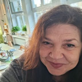 Iuliana, Babysitter in Hof
