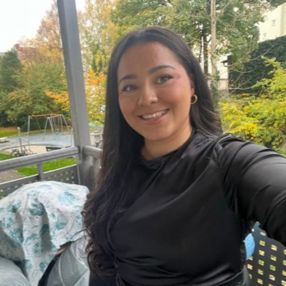 Zehra, Babysitter in Hamburg