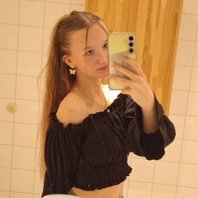 Charlotte, Babysitter in Unterhaching