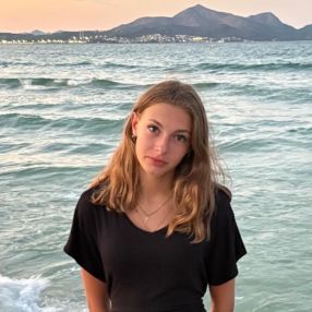 Leni, Babysitter in Erbach
