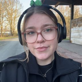 Lena, Babysitter in Beverungen