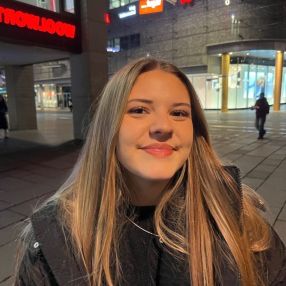 Emana, Babysitter in Vellmar
