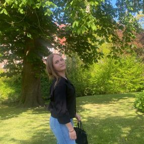 Alina, Babysitter in Hatten