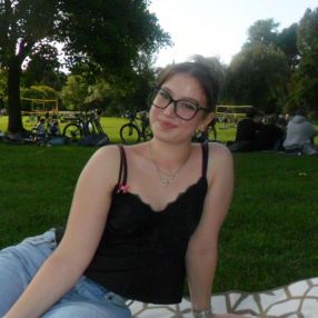 Alina, Babysitter in Taufkirchen