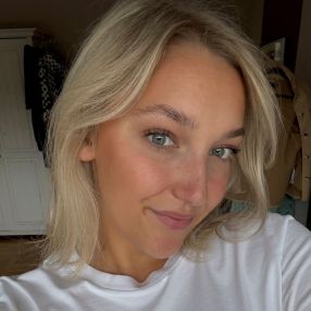 Mia, Babysitter in Düren