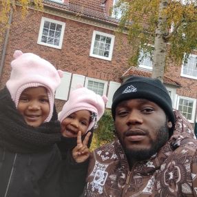 Cyrus, Family in Bremen