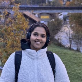 Devu, Babysitter in Greven