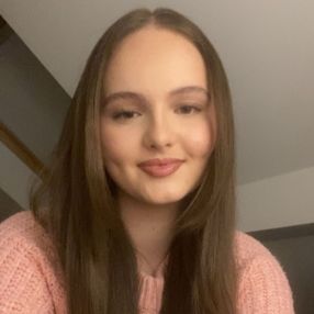 Lira, Babysitter in Backnang