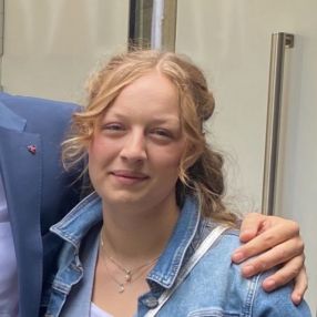 Dina, Babysitter in Wickede (Ruhr)