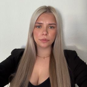 Lina, Babysitter in Siegen