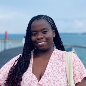 Ishimwe, Babysitter in Wedel