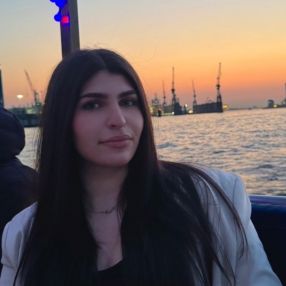 Hayat, Babysitter in Neu-Ulm