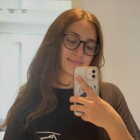 Erjona, Babysitter in Weil