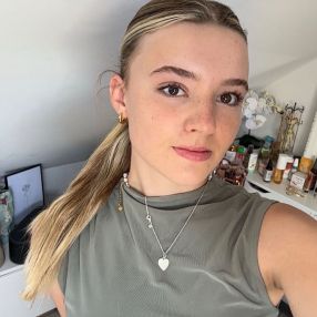 Virginia, Babysitter in Hainburg