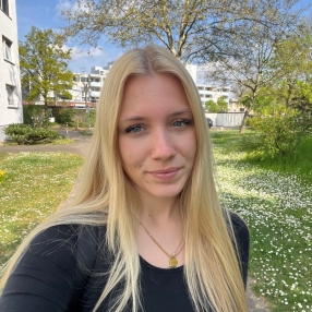 Celine, Babysitter in Wiesbaden