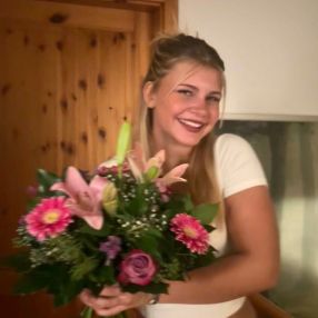 Nives, Babysitter in Blankenfelde-Mahlow