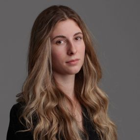 Madita, Babysitter in Altdorf
