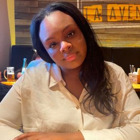 Tyra, Babysitter in Ahlen