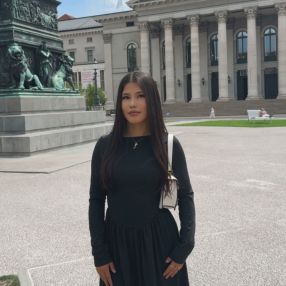 Zahra, Babysitter in Aalen