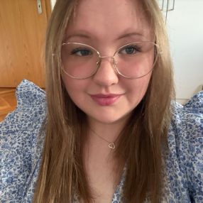 Violetta, Babysitter in Harsewinkel