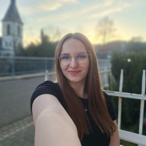 Nora, Babysitter in Kirn