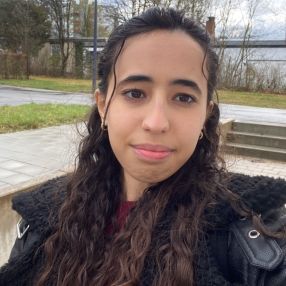 Aya, Babysitter in Coburg