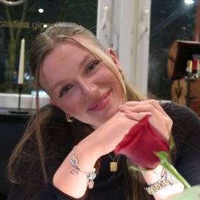 Emily, Babysitter in Solingen