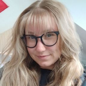 Leni, Babysitter in Eschweiler